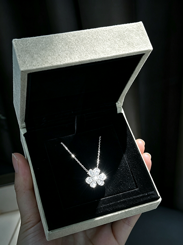 Van Cleef Frivole Pendant Small Model 18K White Gold Diamond | VCARD31800